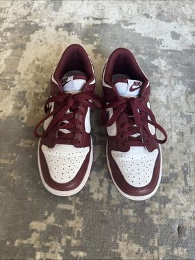 Nike dunks Low-Top Sneakers in White and Maroon, size 4